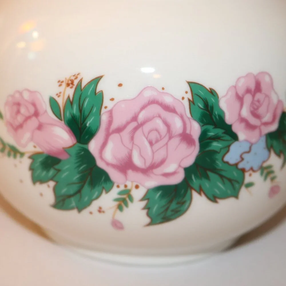 Interpur vintage round teapot in stunning condition with lid! 5 inches tall